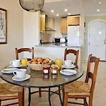 Patios De Santa Maria Golf, Elviria * 马尔韦利亚